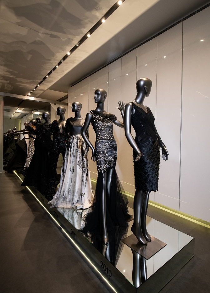 تحولت طوابق مبنى دار طوني ورد إلى معرض أزياء