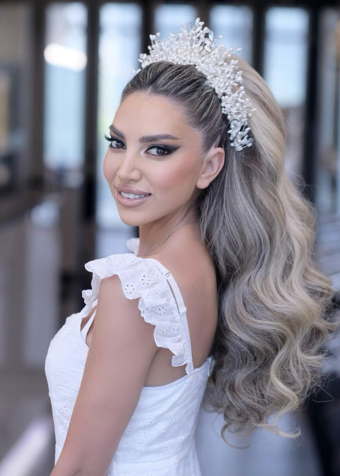تسريحات شعر راقية للعروس من إنستقرام لصيف 2022
