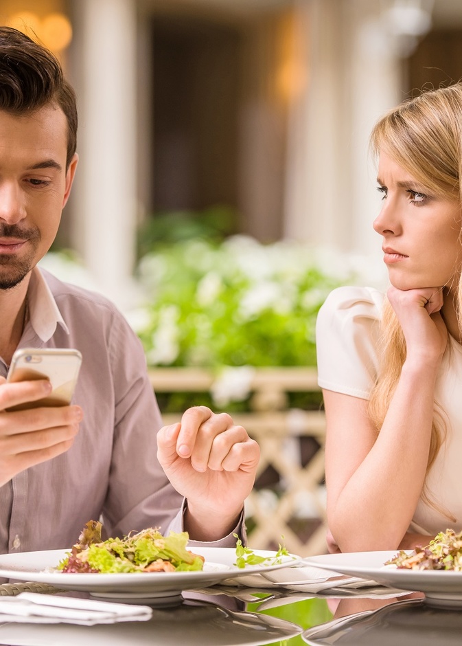 تصرفات الزوج .. متى تكون سبباً في كره زوجته له