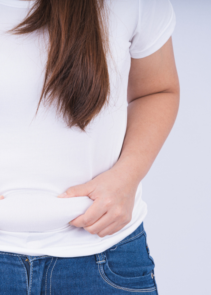 اطعمة ومشروبات تزيد من دهون البطن