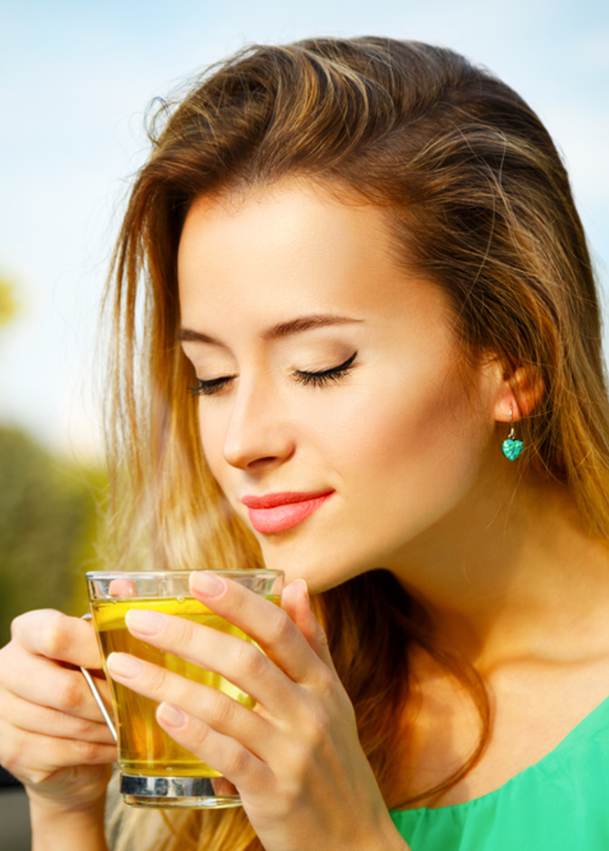 بالرغم من فوائده.. لا تفرطي في شرب الشاي الأخضر لهذه الأسباب