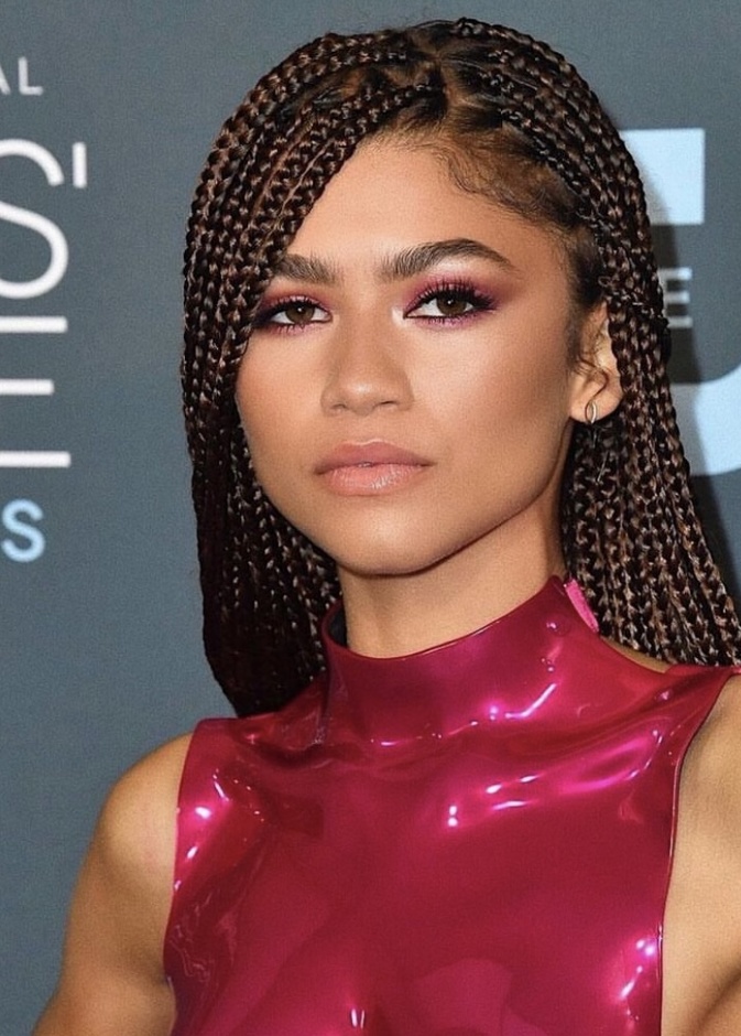 مكياج باربي باللون الزهري صيحة هذا الموسم ... إليك أساليب تطبيقها على طريقة النجمات