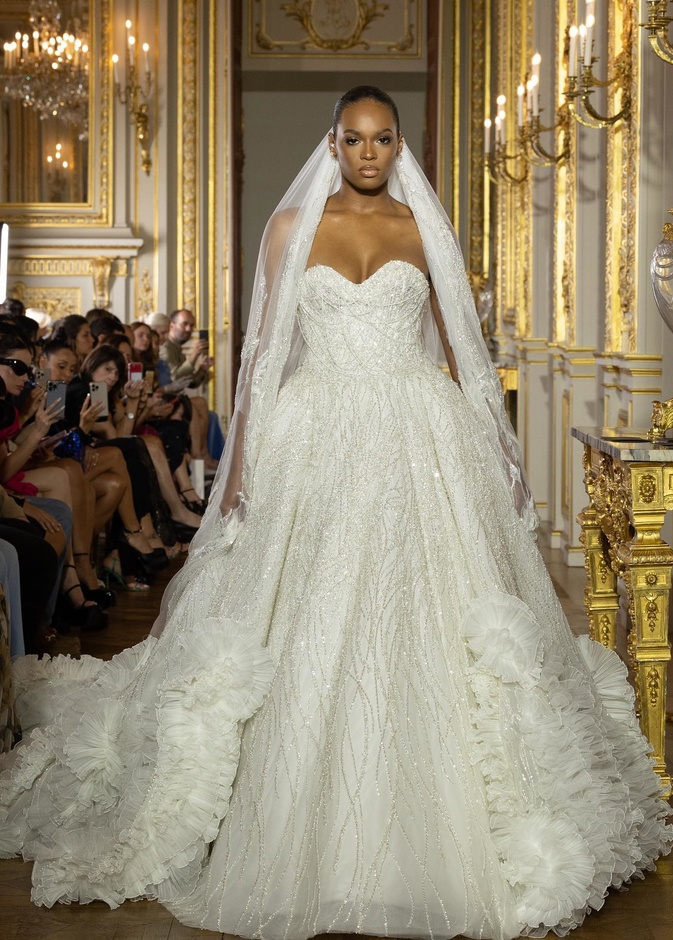 فساتين زفاف من أسبوع الموضة الباريسي انستقرام@tonywardcouture