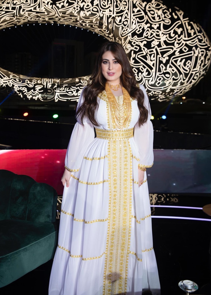 قفاطين مغربية باللون الابيض للعروس انستقرام@roaa_alsabban