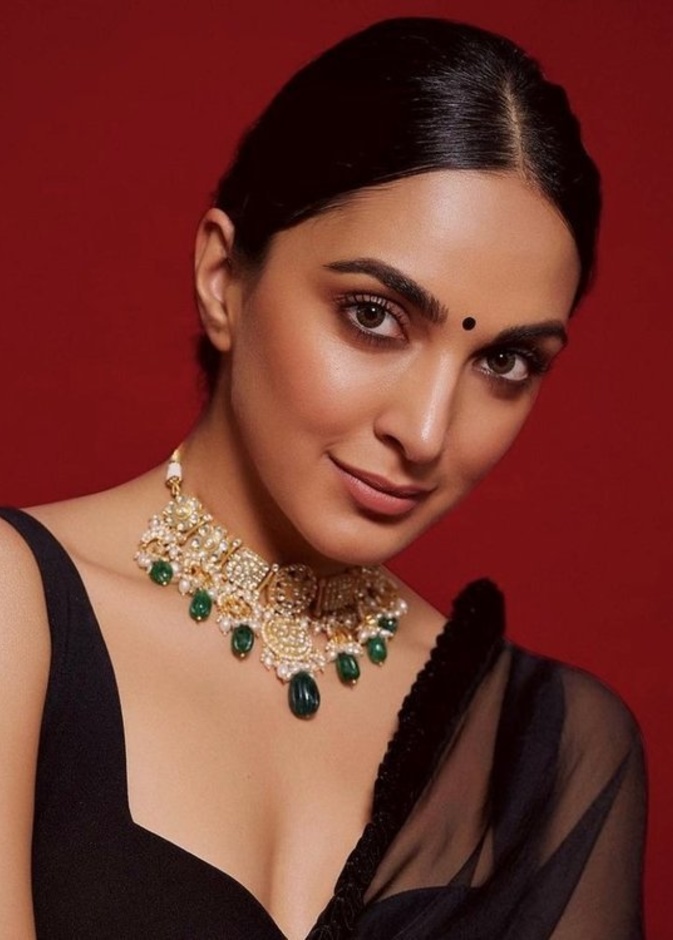 خطوات رسمات مكياج ناعم بأسلوب النجمة الهندية Kiara Advani
