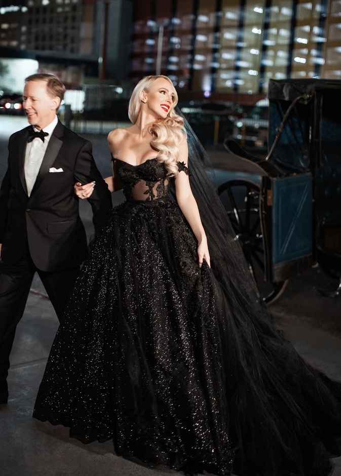 نجمات كسرن التقاليد انستقرام@christinequinn