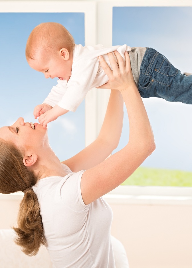 هز الطفل الرضيع .. مخاطر ومحاذير 