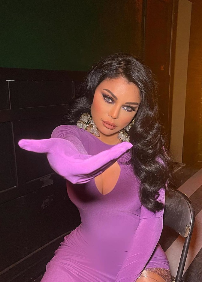 هيفاء وهبي بأقراط من ellery