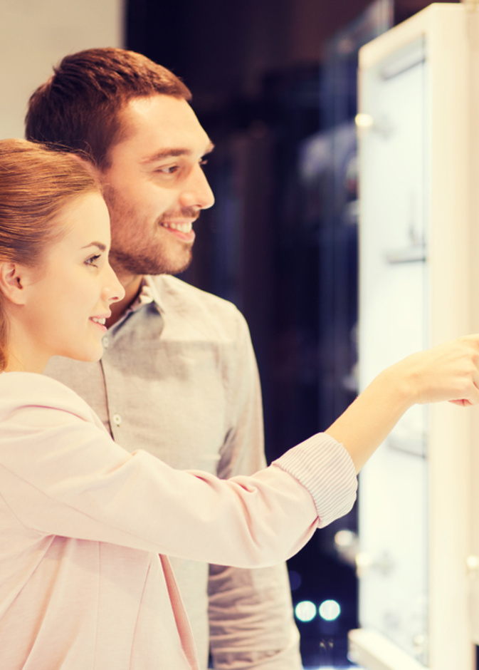 يجب أن تأخذ العروس برأي خطيبها عند اختيار خاتم الخطوبة