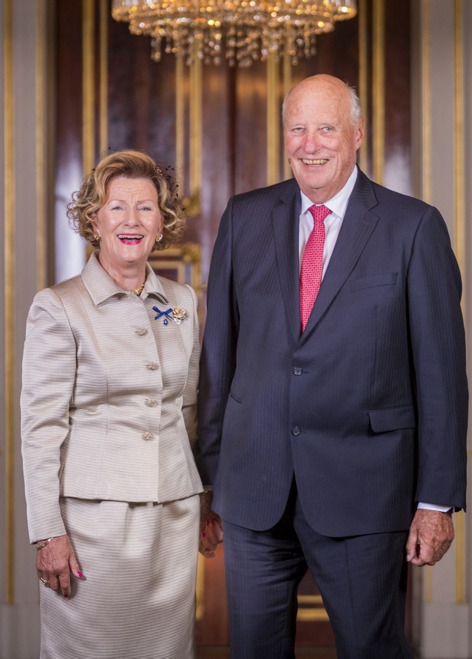 الملكة سونيا والملك هارلد الخامس قصة حب دامت 9 سنوات قبل الزواج