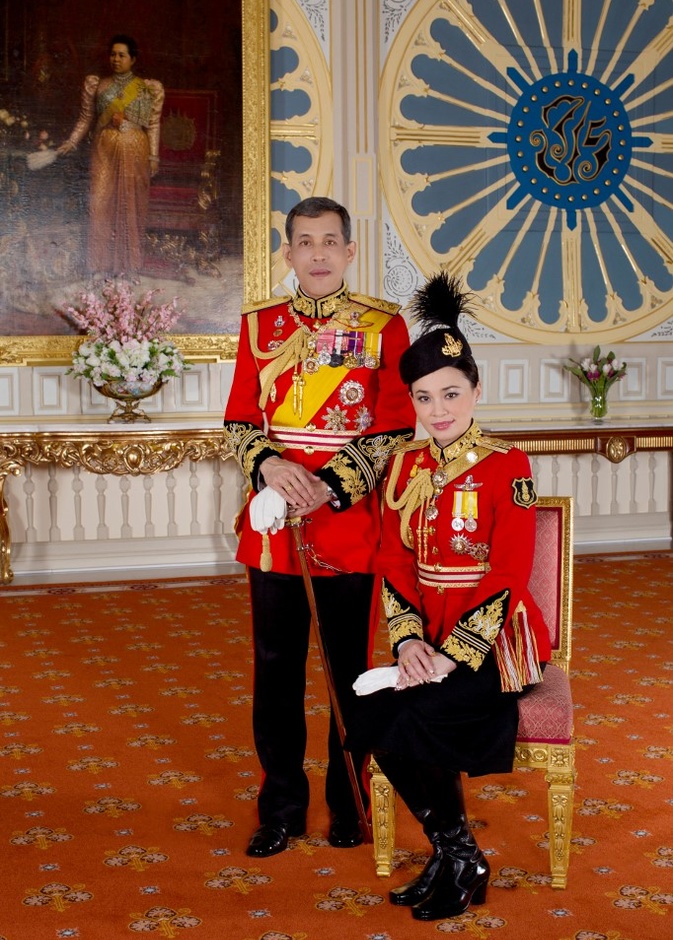 سوثيدا تيدجاي من مضيفة طيران إلى ملكة تايلاند