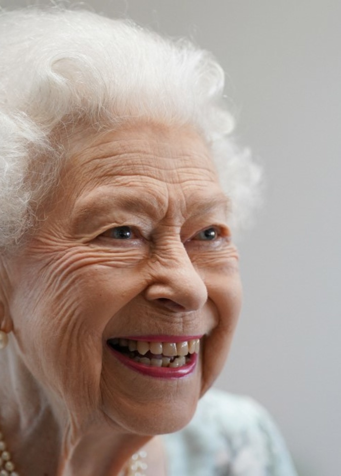 كيف تحافظ الملكة إليزابيث الثانية على ابتسامتها "المبهجة"؟