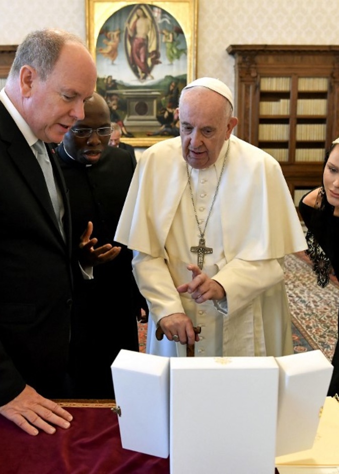 الأمير ألبرت والأميرة شارلين في لقاء خاص مع بابا الفاتيكان