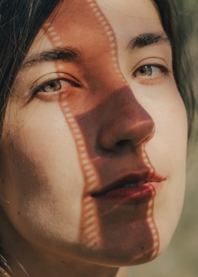 أفضل طرق طبيعية لإزالة آثار البقع الداكنة من الوجه