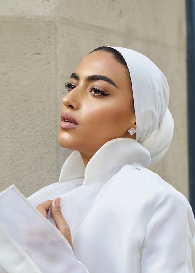  اطلالة يارا النملة البرونزية مع الايلاينر الرفيع