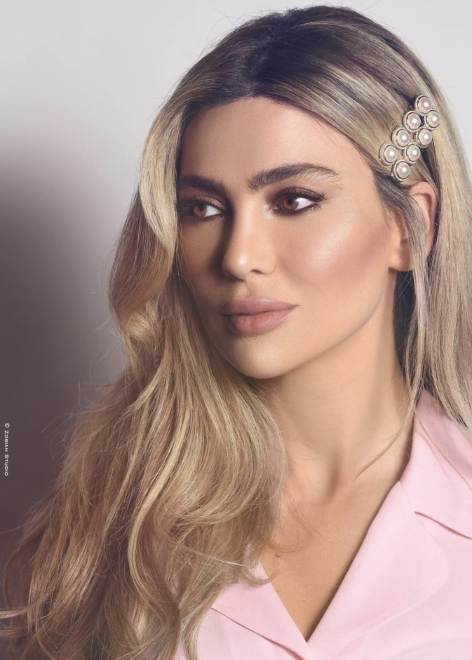 اكسسورات الشعر المفرود وأسهل تسريحات شعر ستيفاني صليبا - الصورة من حسابها على انستغرام
