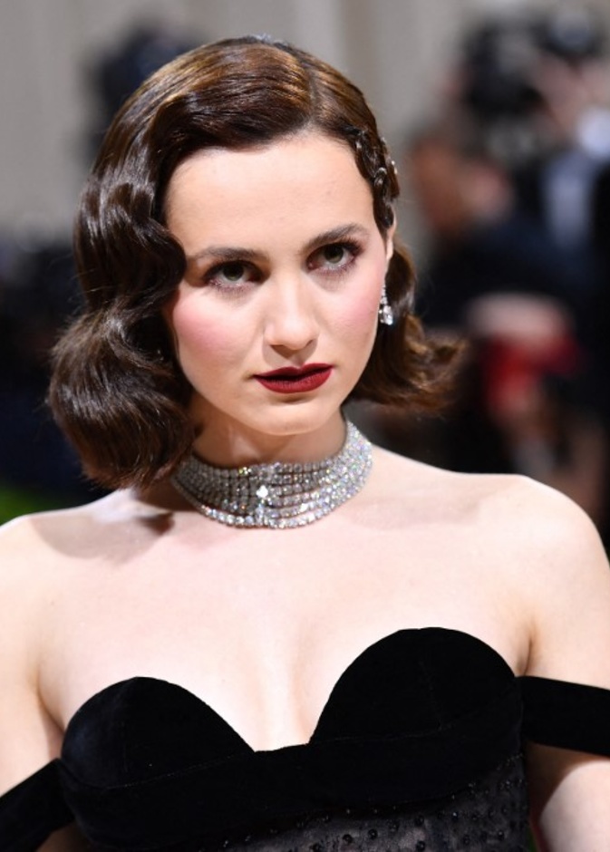 الريترو العصري للشعر القصير المناسب للصبايا في عيد الأضحى بأسلوب Maude Apatow
