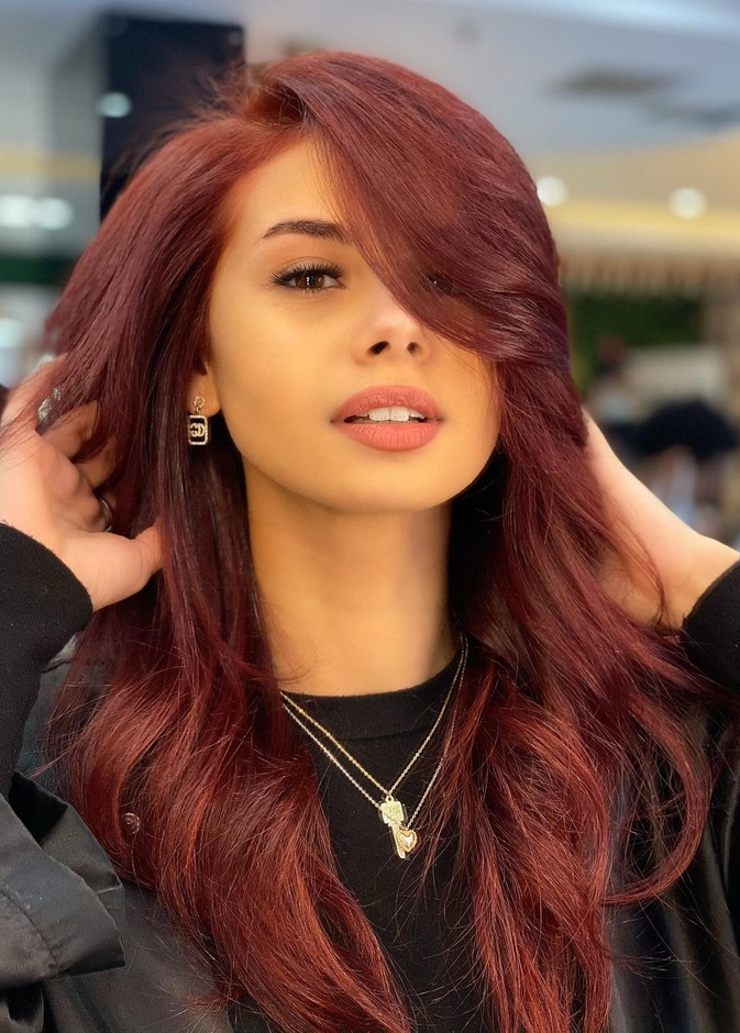 تسريحات شعر منسدلة للصبايا من وحي منة عرفة