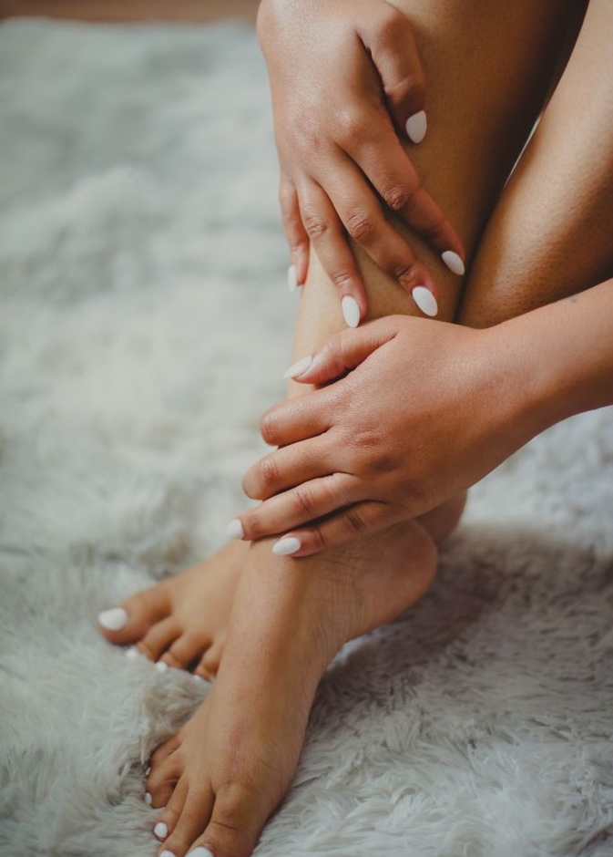 خلطة زبدة الشيا تحمي القدمين من التشقق