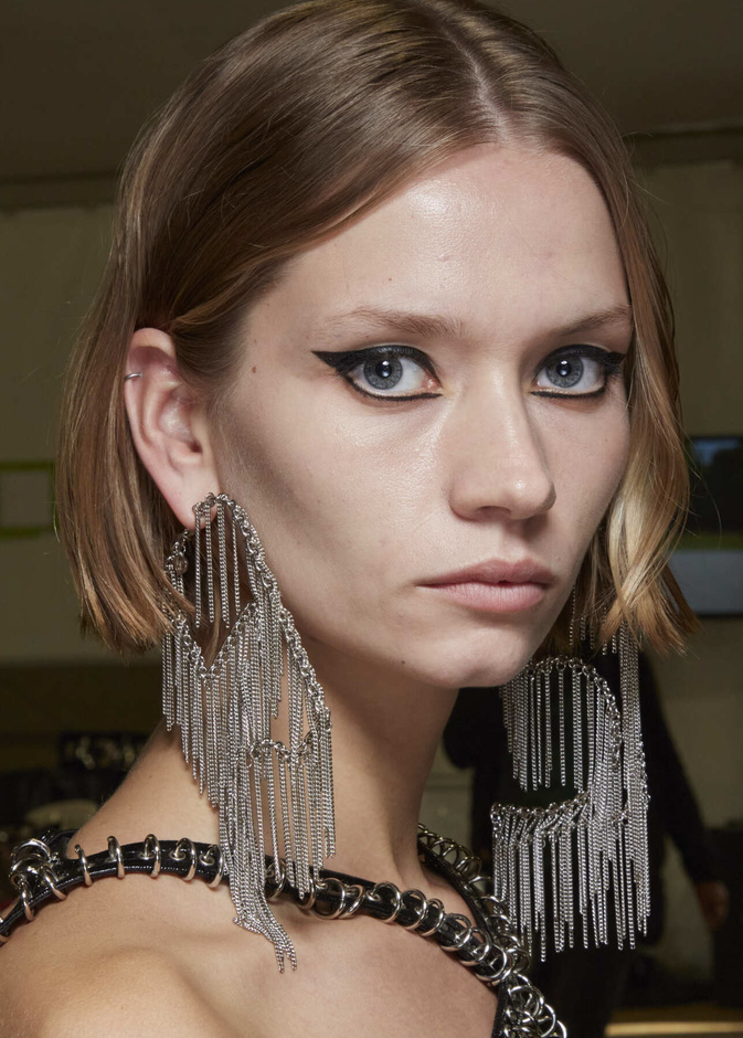 3 خطوات لتطبيق رسمات الآيلاينر السائلة في عيد الأضحى 2022