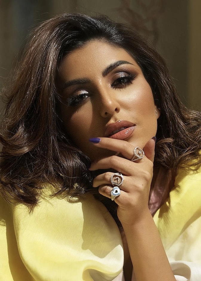  صيحات مكياج  سموكي الغليتر بأسلوب دانه طويرش - الصورة من حسابها على انستغرام