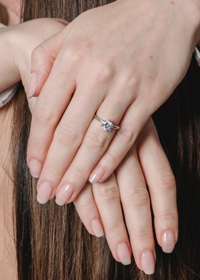 تنظيف الأظافر والتخلص من إصفرارها قبل العيد بوصفات سريعة