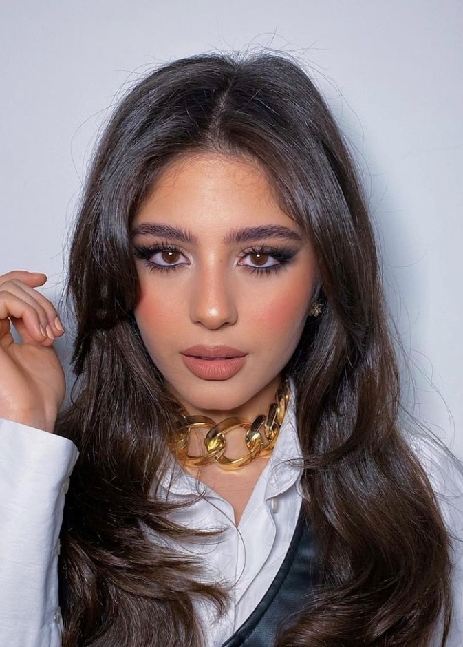 مستحضرات تجميل تساعدك في الحصول على مكياج مايان السيد - الصورة من حسابها على انستغرام 