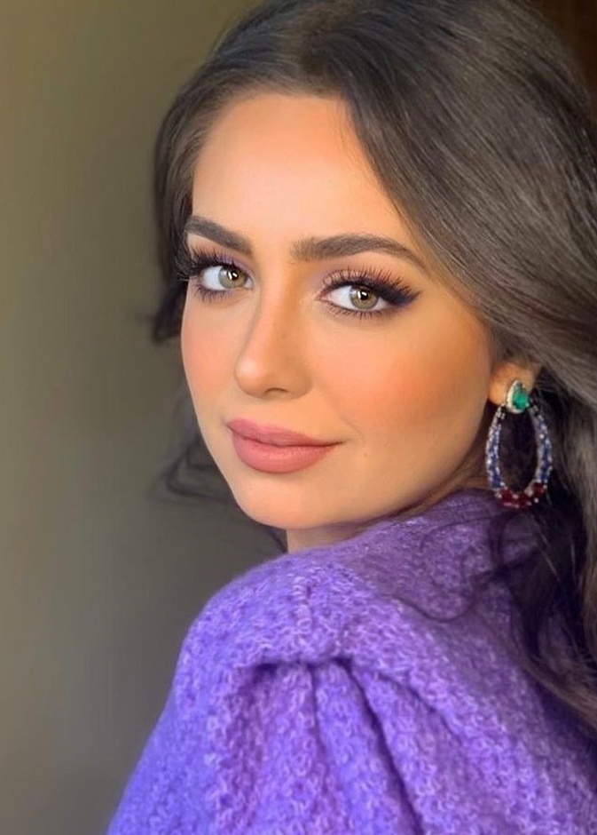 مكياج جذاب للصبايا بظلال ملونة من وحي إطلالات هبة مجدي