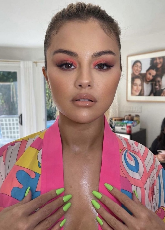 أفكار رسومات أظافر لرحلات الشاطئ وخطوات تطبيقها من وحي سيلينا غوميز