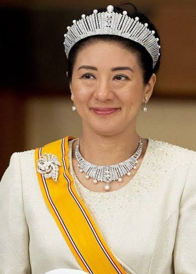 تاج THE PEARL SUNBURST TIARA من تيجان الإمبراطورية اليابانية