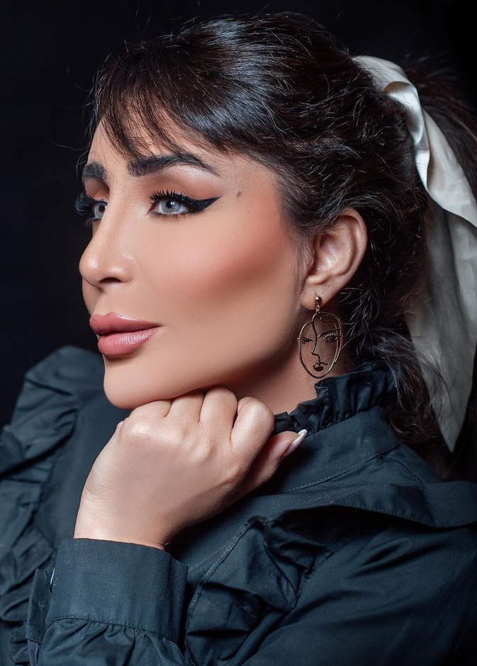 إطلالات جمالية للمرأة الأربعينية من وحي شيماء علي بعد إعلان حملها