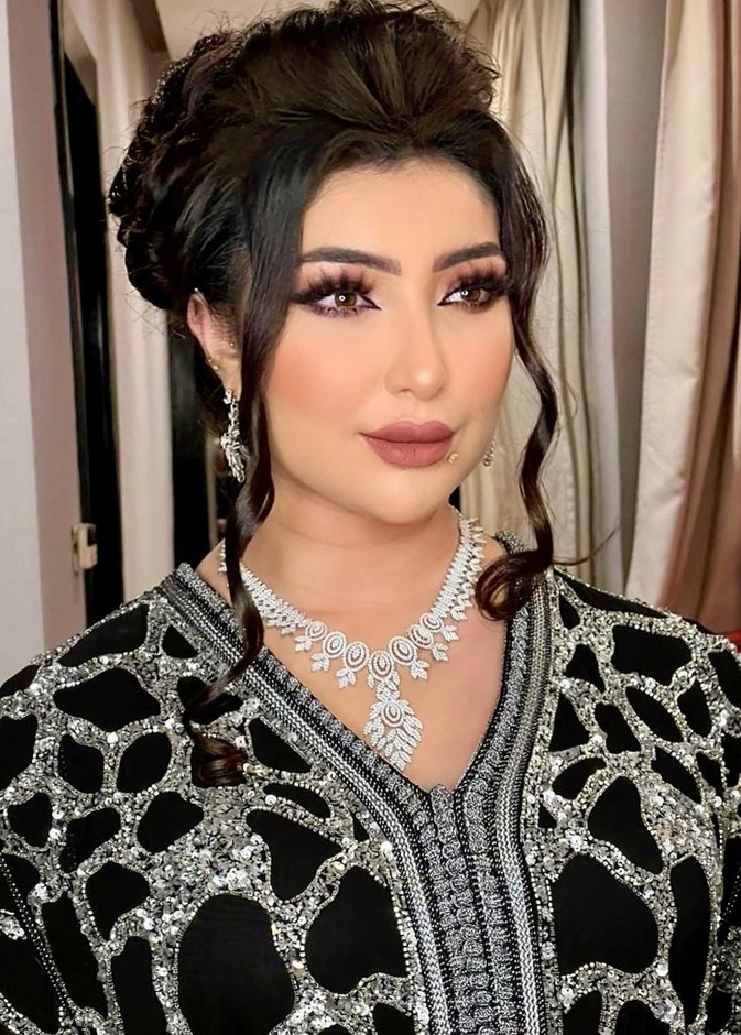 3 تسريحات مميزة للمناسبات للشعر الطويل على خطى دنيا بطمة
