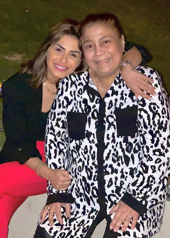 منة فضالي ووالدتها