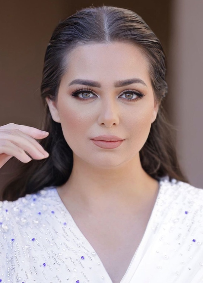 هبة مجدي بدون مكياج على البحر وخطوات تطبيق مكياج ناعم على طريقتها