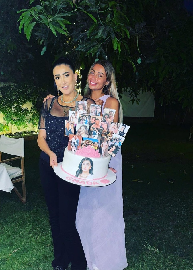 غادة عبدالرازق وابنتها