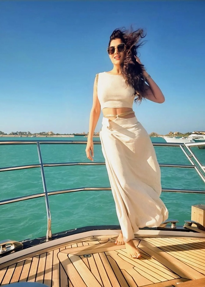 "حالة حب مع الصيف" .. 12 صورة ترصد استجمام النجمات في إجازتهن بين الطبيعة