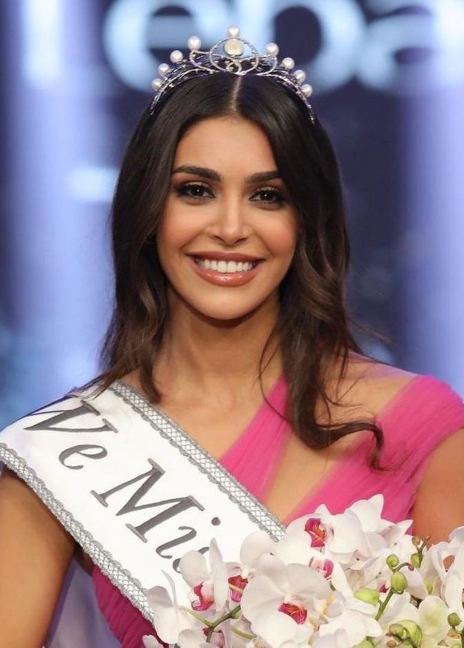 ياسمينا زيتون ملكة جمال لبنان للعام 2022 
