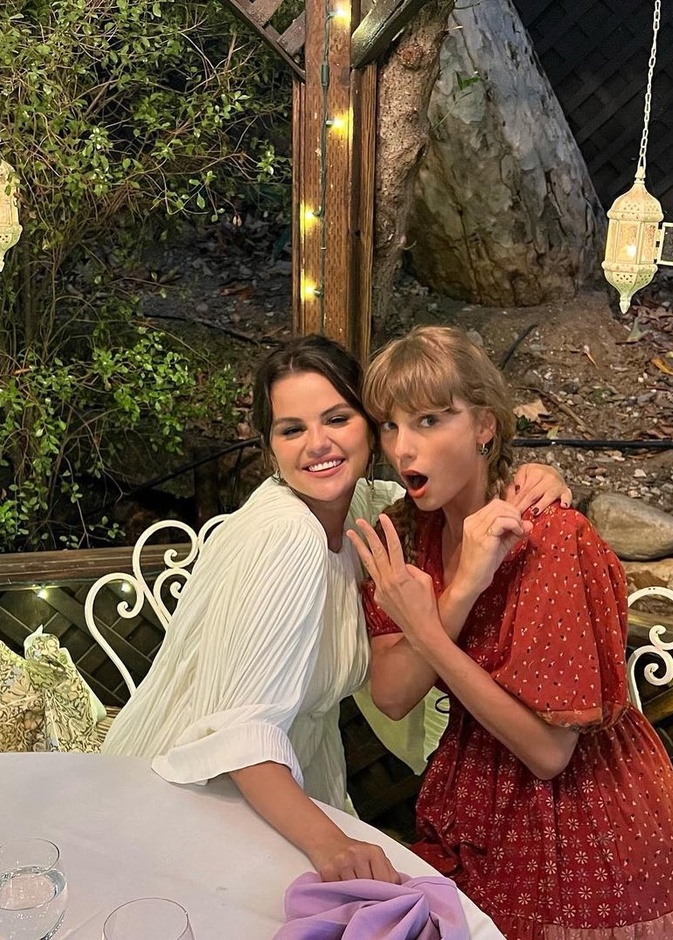 تايلور سويفت وسيلينا جوميز