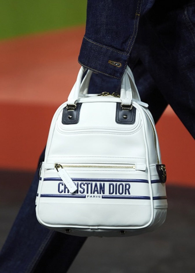 موديلات حقائب كاجوال باللّون الأبيض من Christian Dior