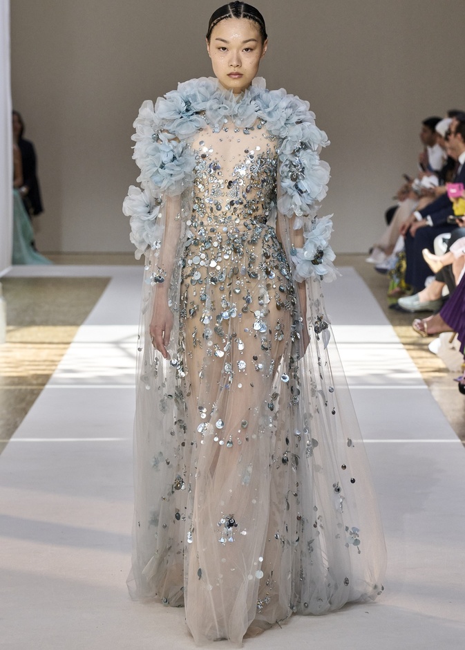 مجموعة ايلي صعب للهوت كوتور لموسم خريف وشتاء 2022