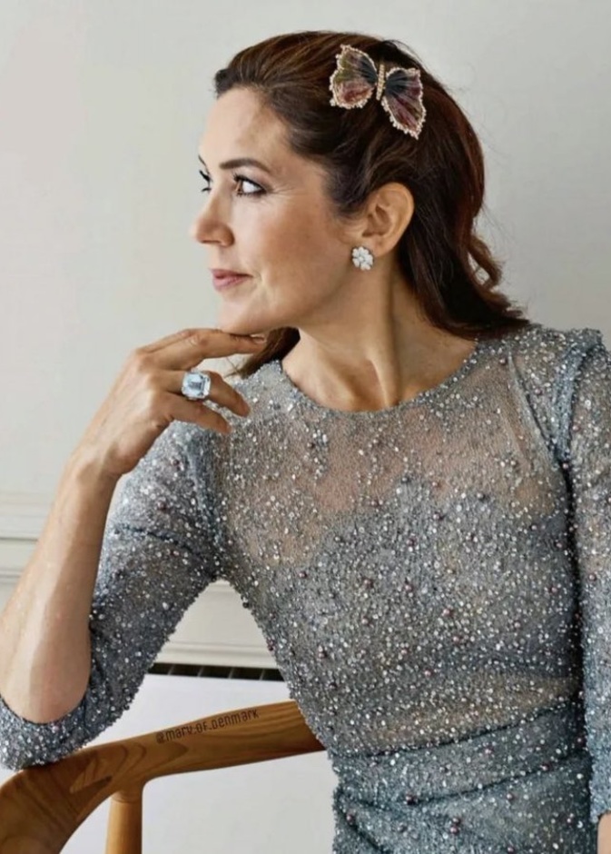 حجر الأكوامارين الساحر المفضل لدى الأميرة ماري