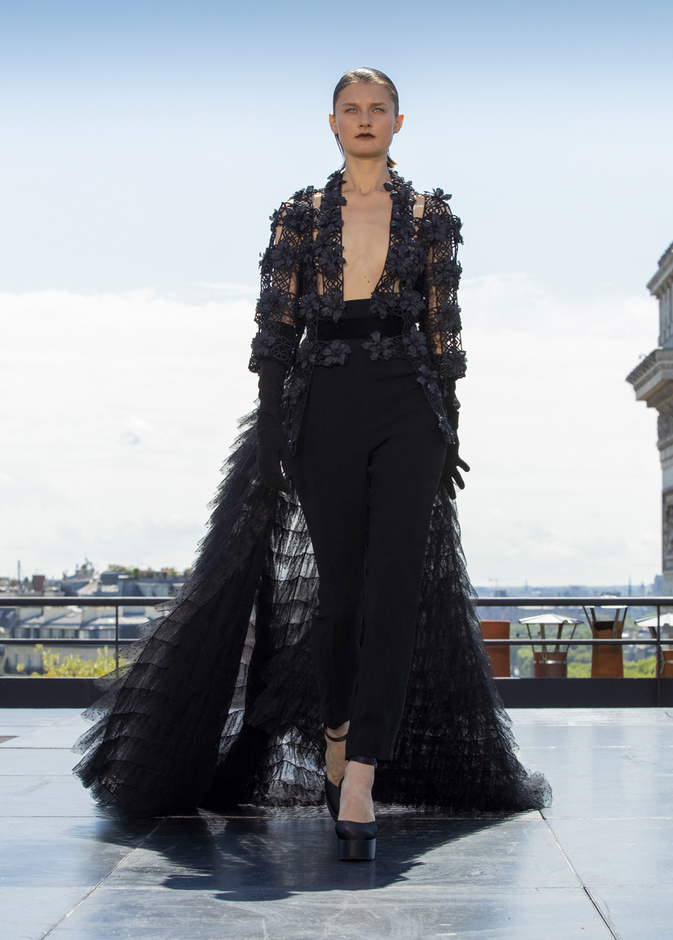 الحنين الى الحقبة الرومانسية في مجموعة جورج شقرا لخريف وشتاء 2022 - 2023