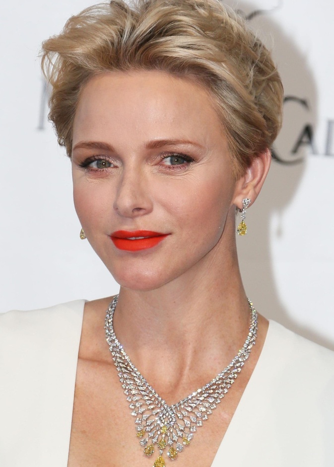 كيف عبر أمير موناكو عن حبه لزوجته الأميرة شارلين