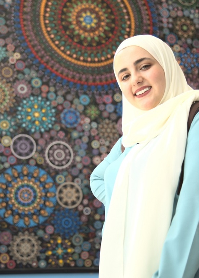  الفنانة السورية لما زكريا