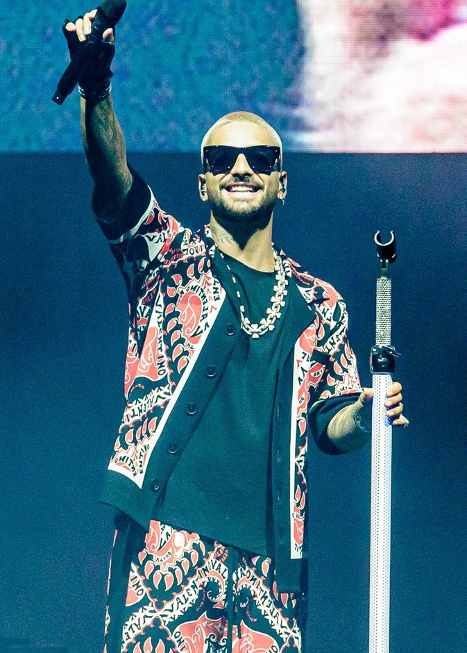 Valentino  تُطلق فصل النظّارات الجديد فالنتينو