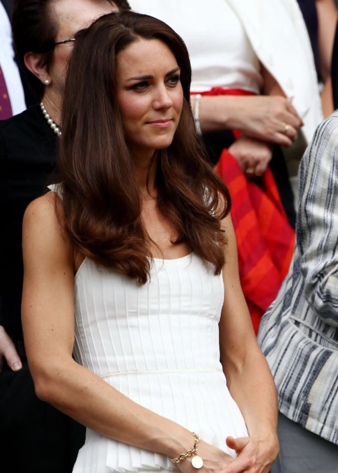 ما هي قصة السوار الذي أهدته كاميلا باركر إلى كيت ميدلتون؟