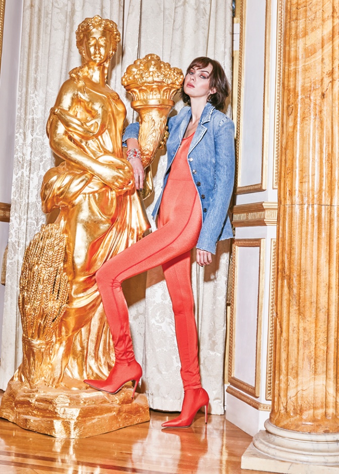  المزيج الأيقوني للدنيم والألماس في جلسة تصوير خاصة بـ "هي" بعنوان Denim & Diamonds