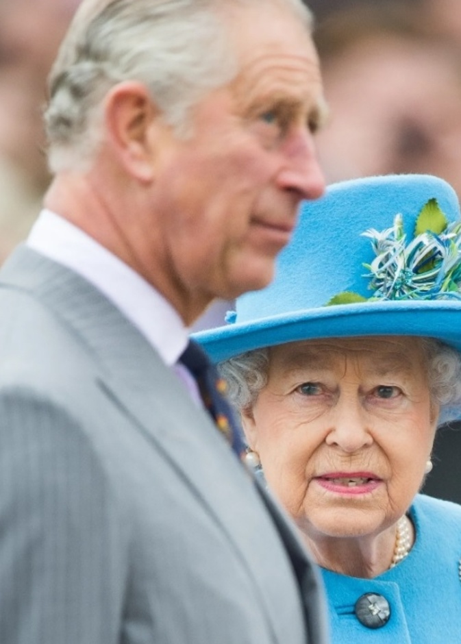 قصر باكنغهام يعيد تعريف مهام عمل الملكة بعد إسناد جزء من مهامها للأمير تشارلز