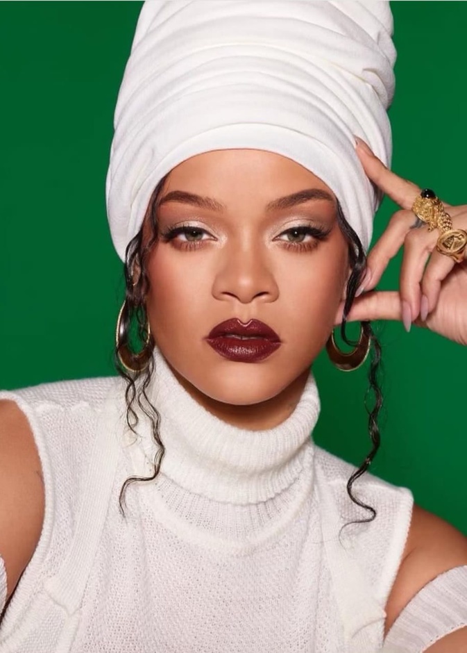 ريهانا تحدث ضجة في أول ظهور لها بعد الولادة