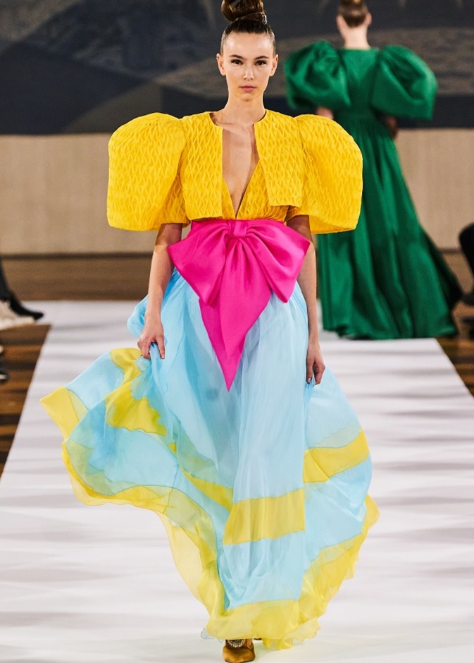 تنسيق إطلالات بألوان قوية للوك ساحر من Yanina